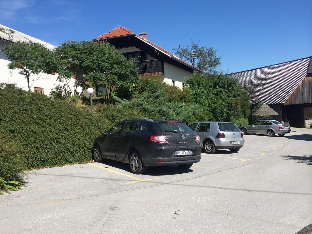 Hotel Tourist Farm Pačnik Resnik Exterior foto